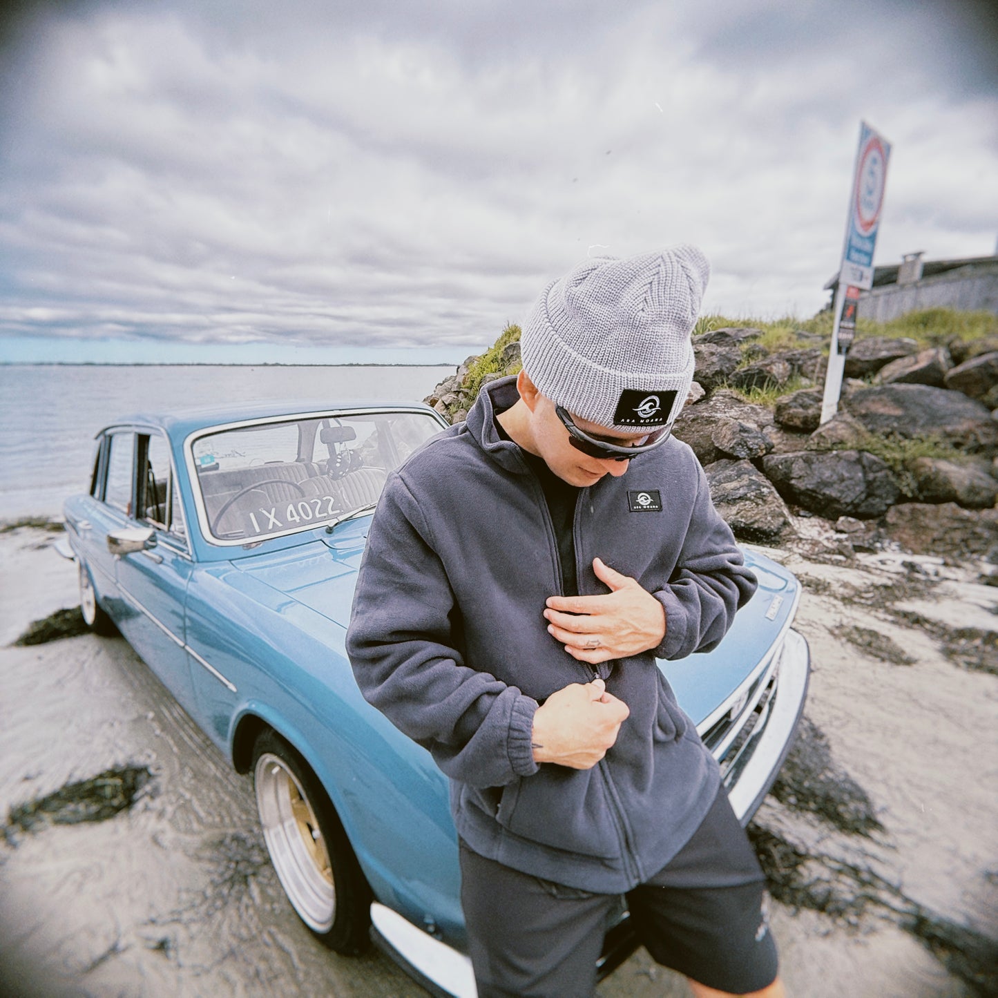 PŌKA KARA - ZIP FLEECE